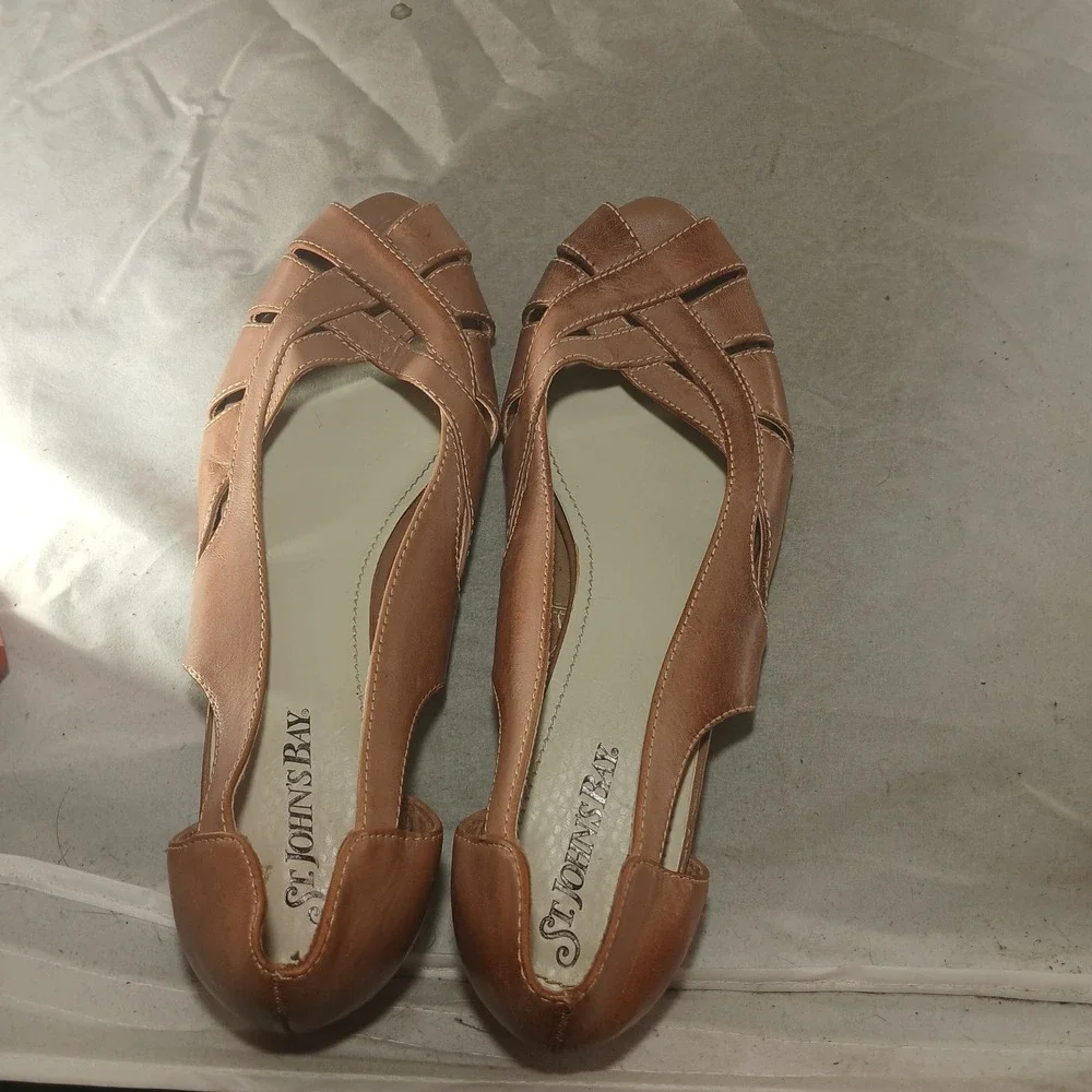 St. Johns Bay Leather Wedge Heels 7M Tan Woven Peep Toe Huarache Kitten Heel